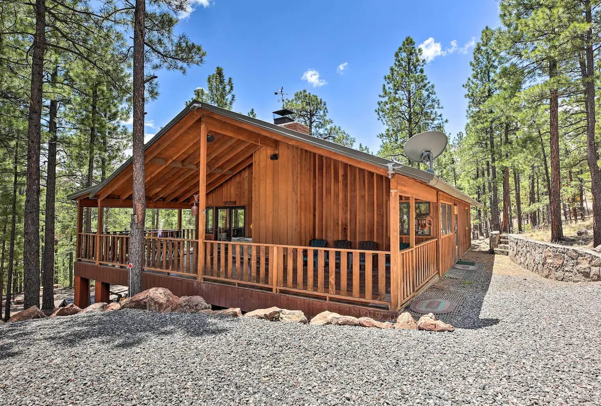 Serene Cabin rental with loft in Greer, Arizona
